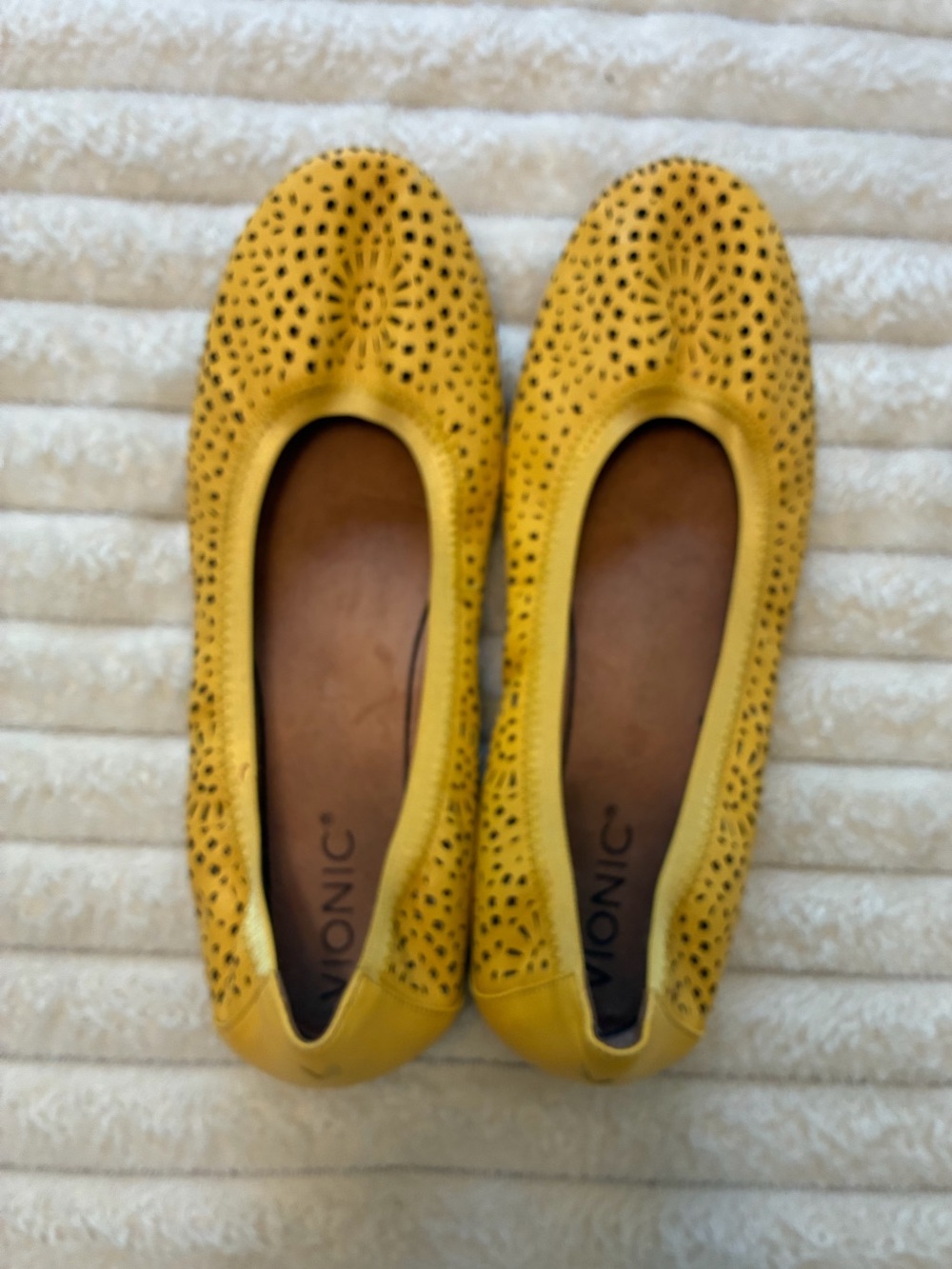 Vionic Women's 7.5 Yellow Cutout Ballet Flats Comfort Arch Support Shoes